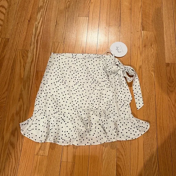 Princess Polly Skirt - Picture 3 of 4